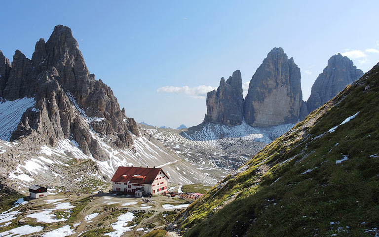 Schr. Locatelli w otoczeniu Monte Paterno i Tre Cime di Lavaredo (niem. Drei Zinnen) | Dolomiti di Sesto